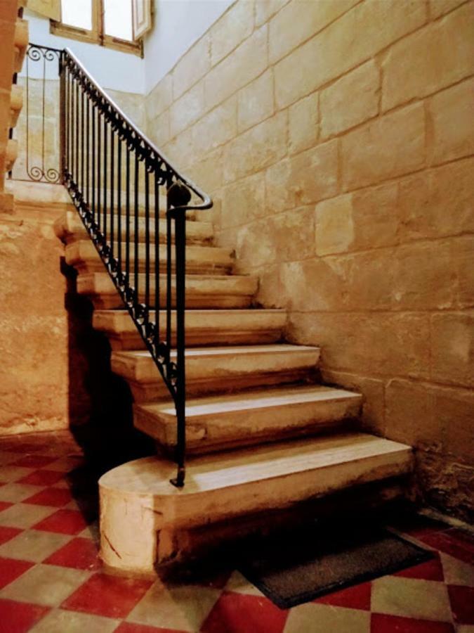 A 400 Year Old Large Town House In Valletta. Hotel Exterior photo